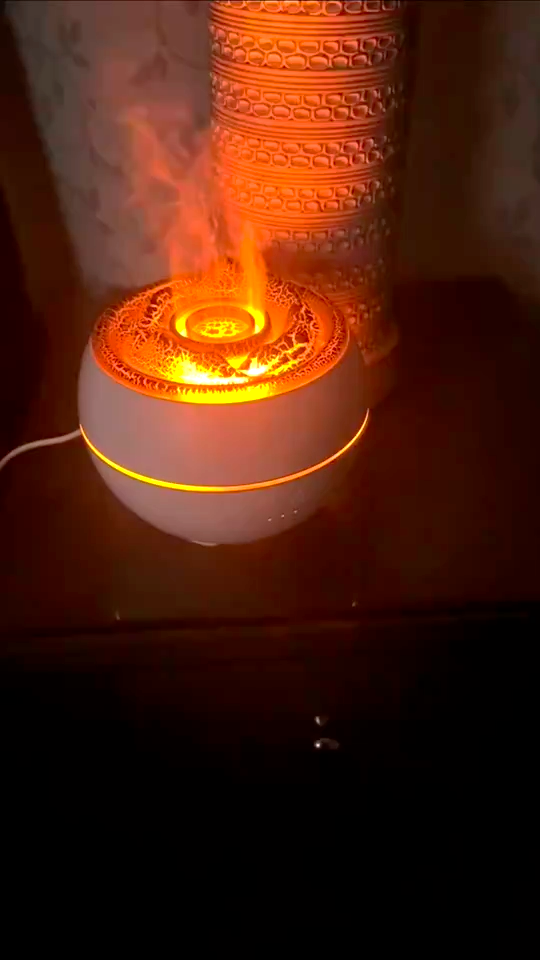 Diffuseur Lueur dans une pièce sombre, la flamme lumineuse comme seule lumière